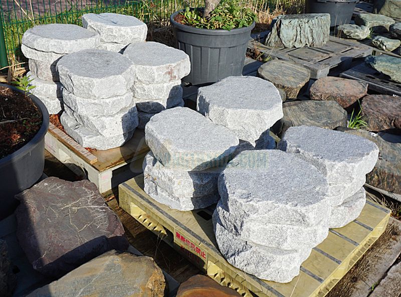 Đá granite trắng muối tiêu chẻ tay 40x40x10cm