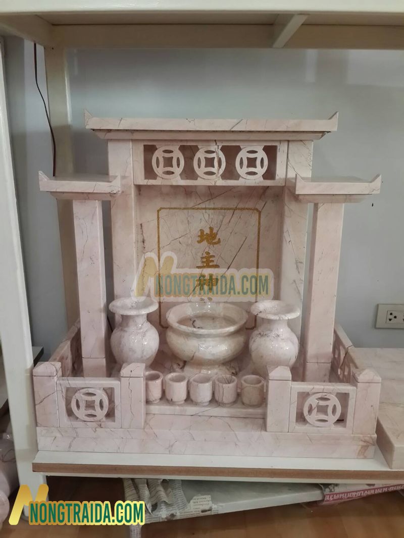 Bàn thờ ông địa, thần tài từ đá cẩm thạch hiện đại 3 mái, kích thước 45.72cm, (Đá chum pulai mạ vàng)