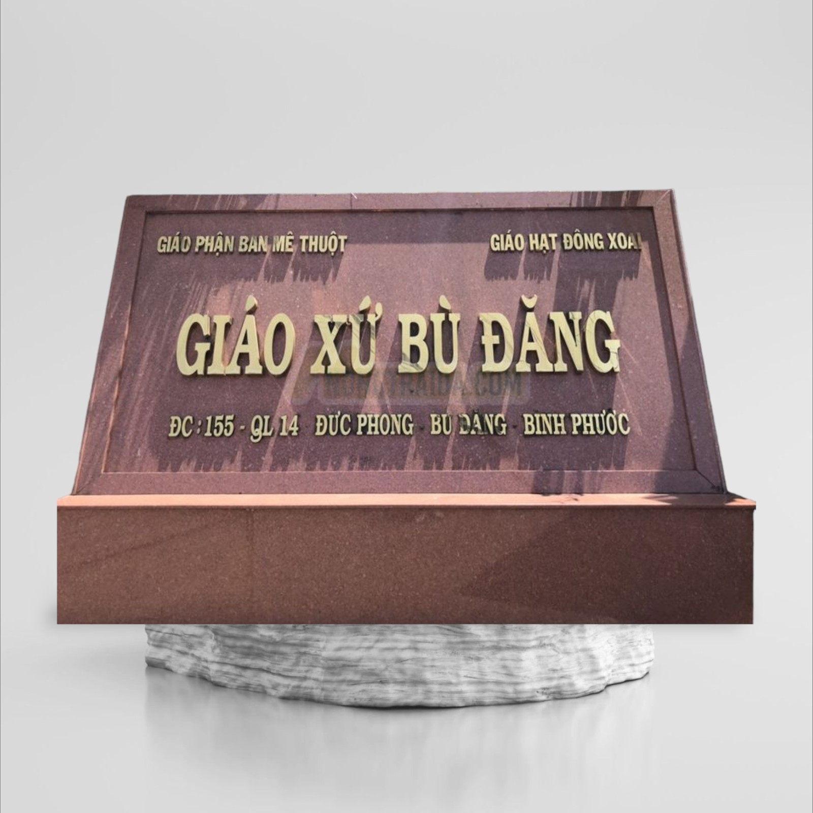 Bảng hiệu đá hoa cương đỏ giáo xứ Bù Đăng