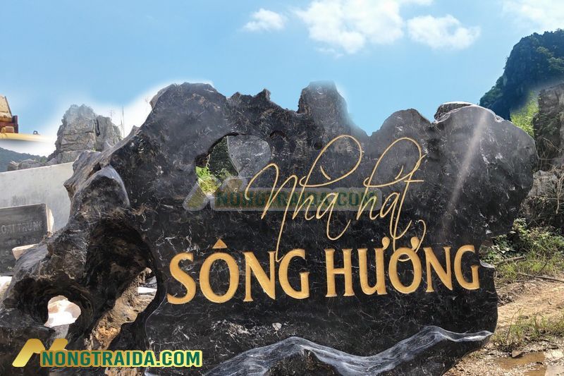 Bảng hiệu đá nhà hàng sống Hương đá lũa đen