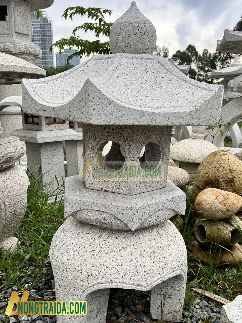 Đèn đá nhỏ, mái cong, đá granite trắng muối tiêu