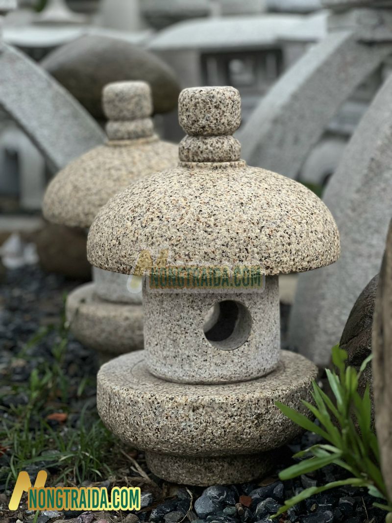 Đèn nấm lùn thân cao, đá granite vàng Bình Định